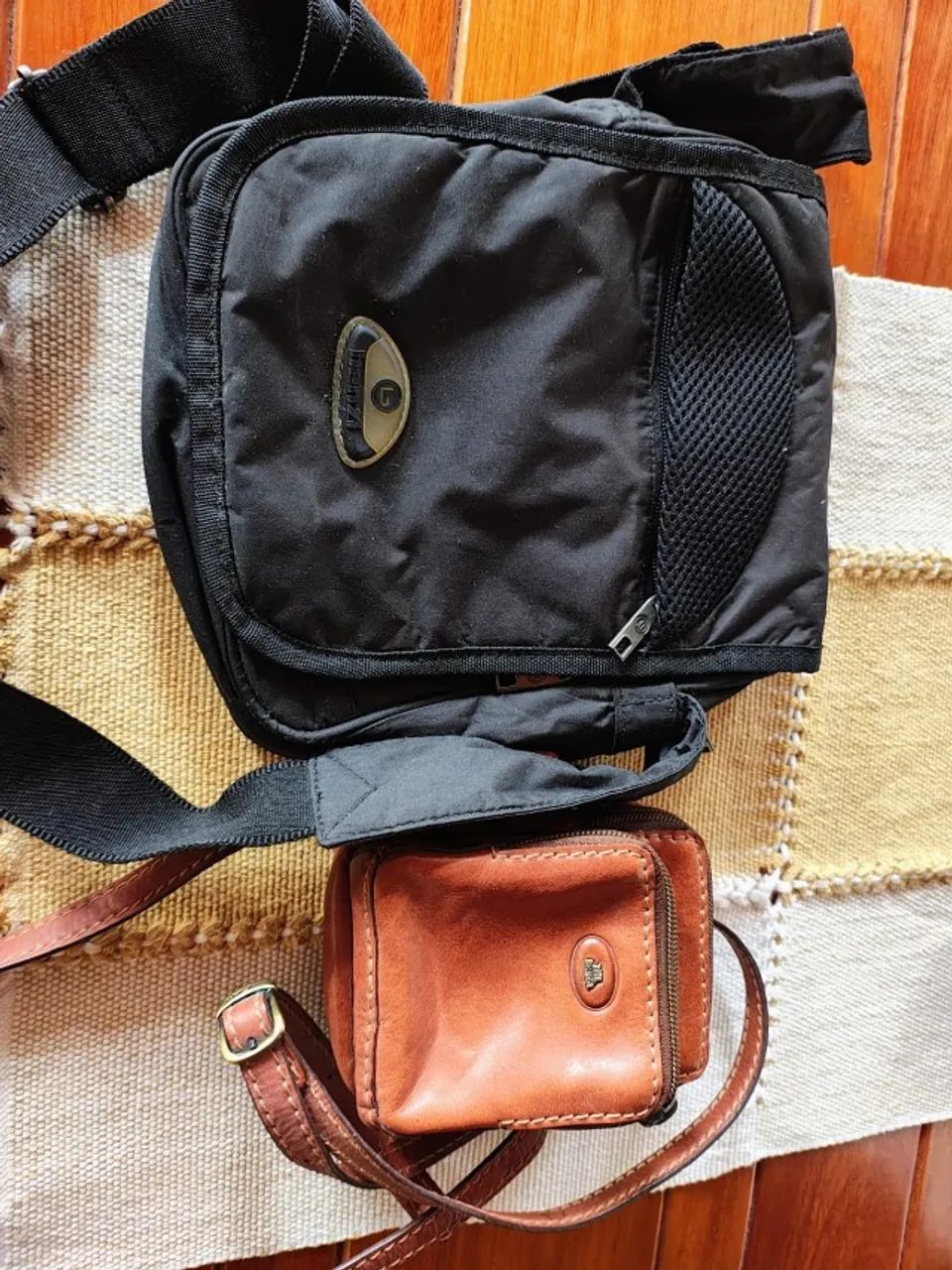 Bolsas tiracolo - Compacta com Vários bolsos - Foto 3