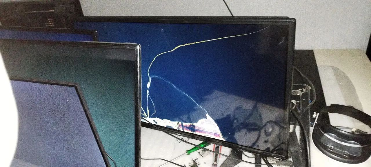 Lote de tvs com avarias na tela
