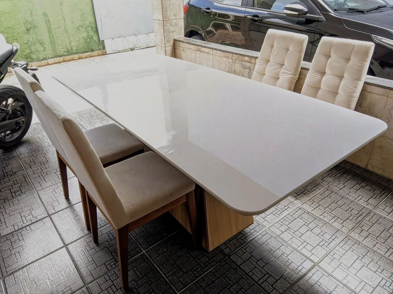 Mesa com 8 cadeiras 