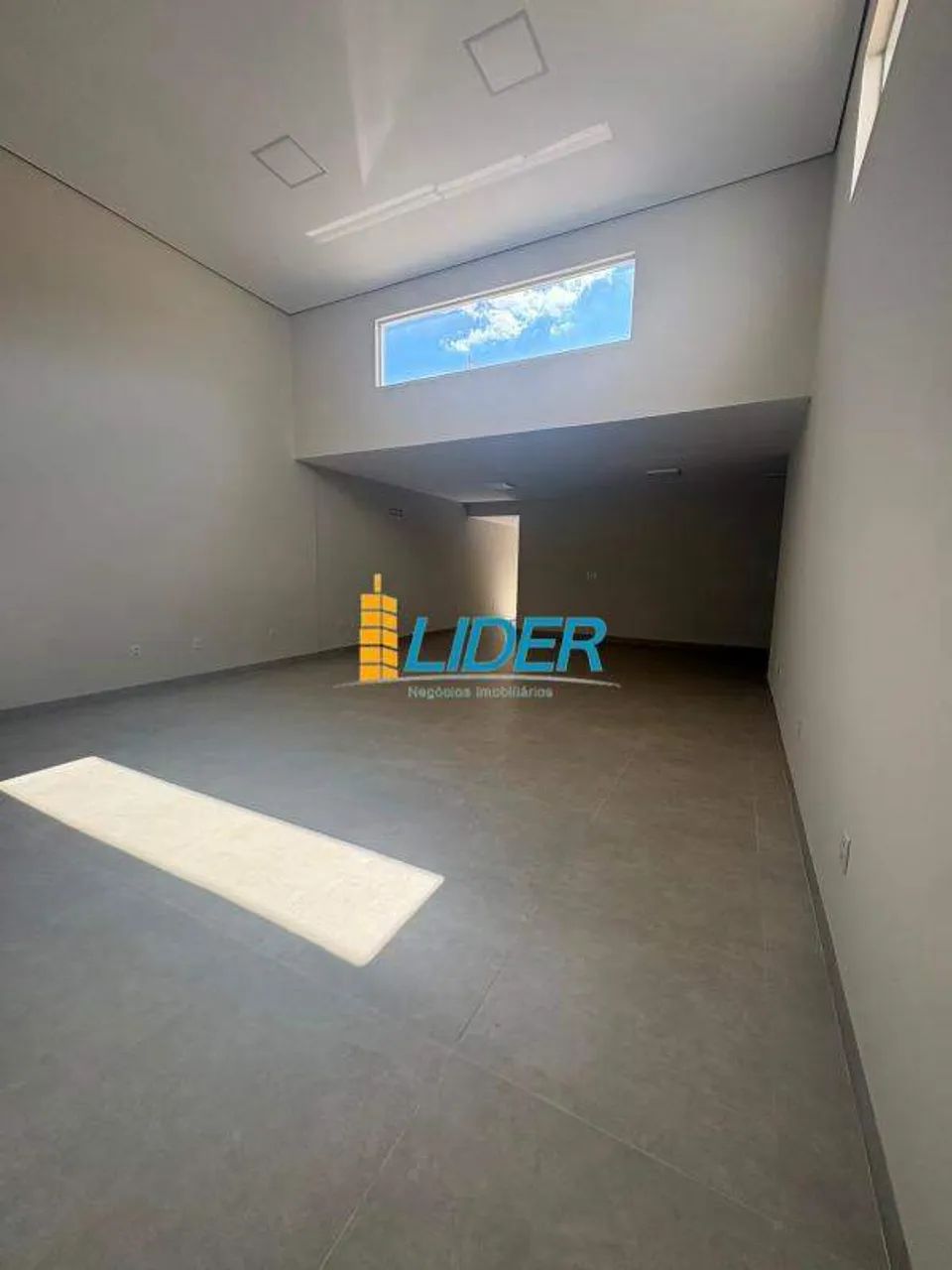 BELÍSSIMA CASA COMERCIAL NO VIGILATO - Foto 4