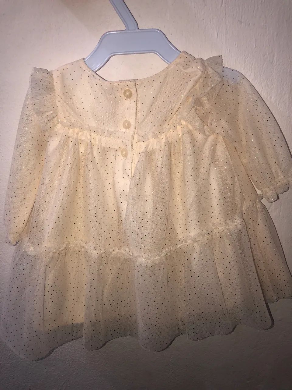 Vestido modelo evasê com tule de poá bege Carter?s, 3M usado apenas uma vez  - Foto 5