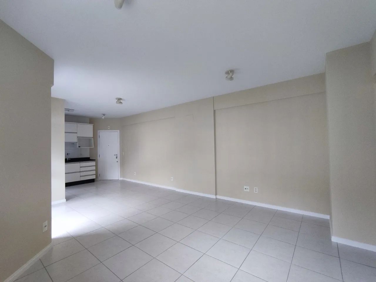 Apartamento com 2 dormitórios sendo 1 suíte na Trindade, Florianópolis.