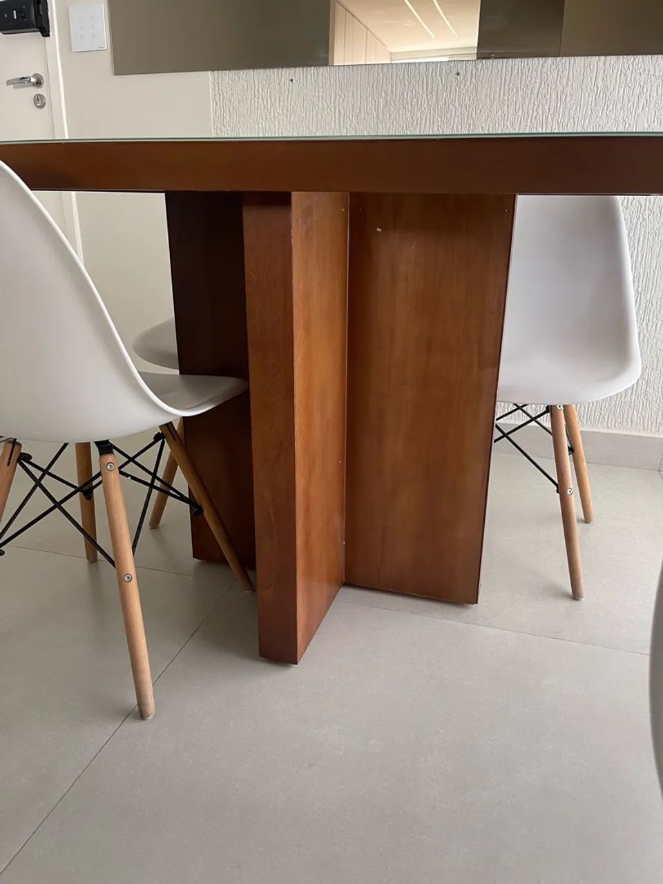 Vendo mesa com 4 cadeiras  - Foto 3