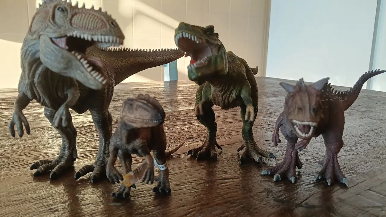 Coleção de miniaturas de Dinossauros 