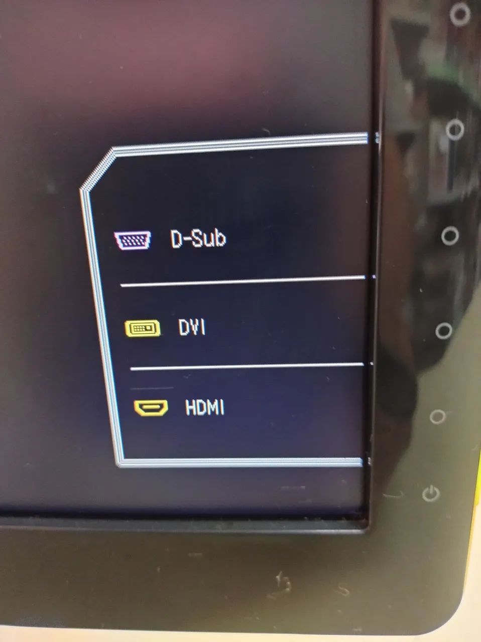 Monitor Benq para jogos e Pc cor amarela  - Foto 5