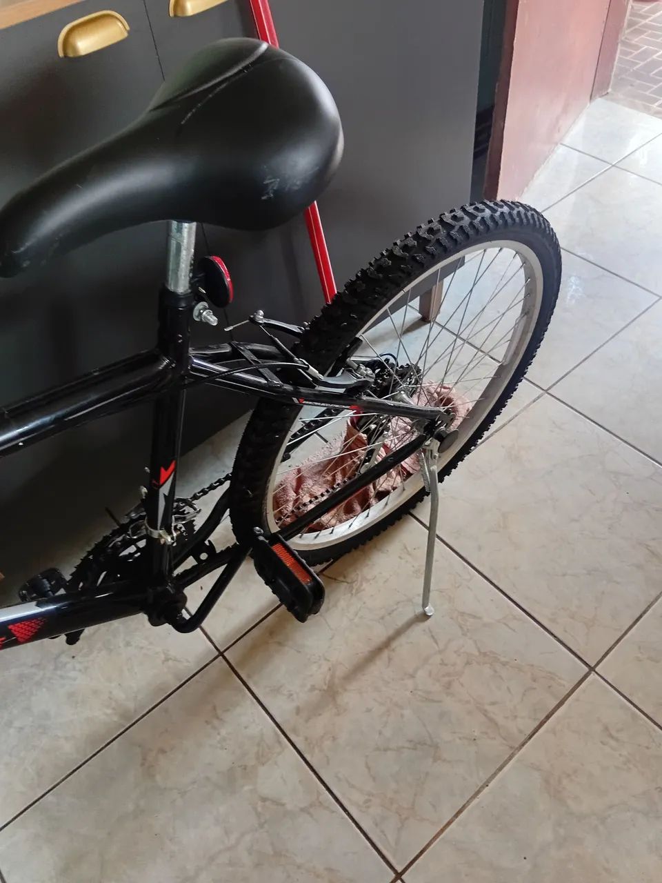 Vendo uma bicicleta sem uso aro 26 18  marchas  - Foto 2