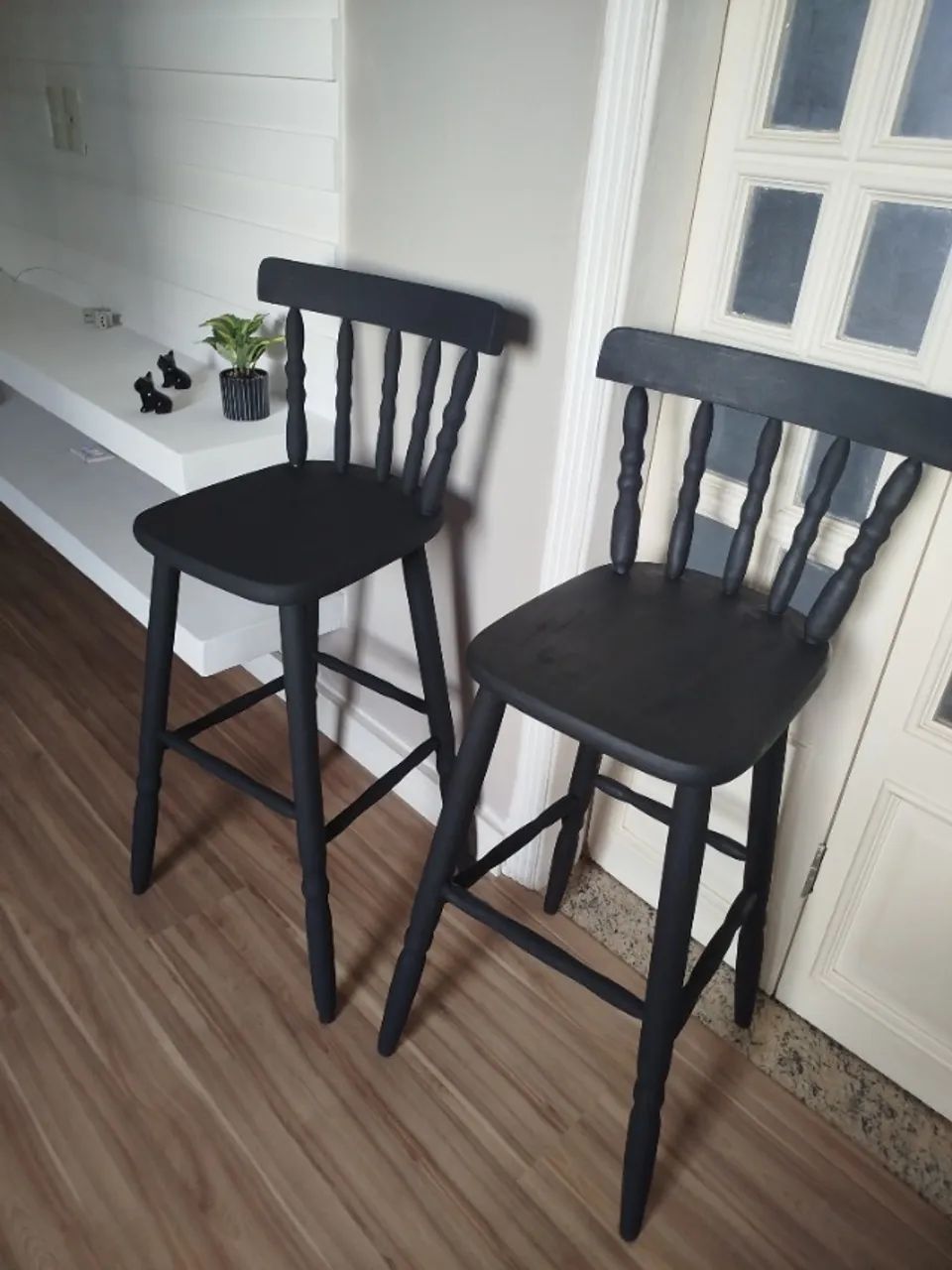 3 Banquetas madeira preto vintage  - Foto 4