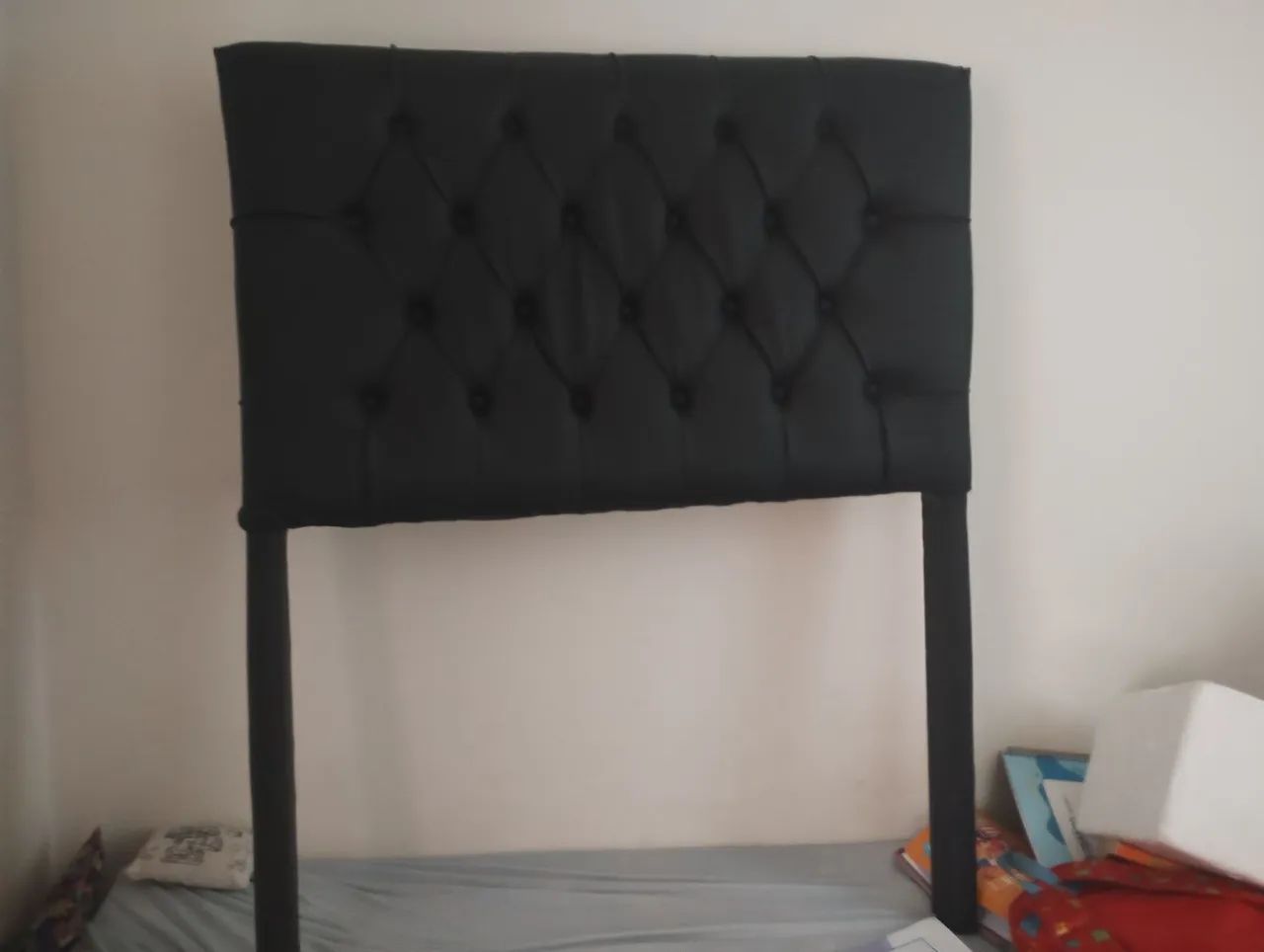 Vende uma cabeceira de cama solteiro 