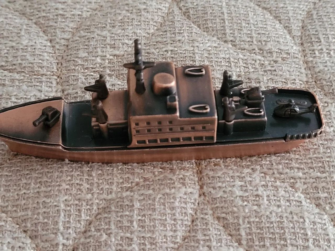 Miniatura colecionável em metal: navio de guerra  - Foto 2