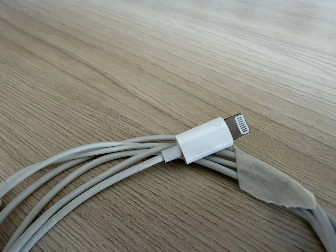 Fones de ouvido Apple com conector Lightning, como novo - Foto 2