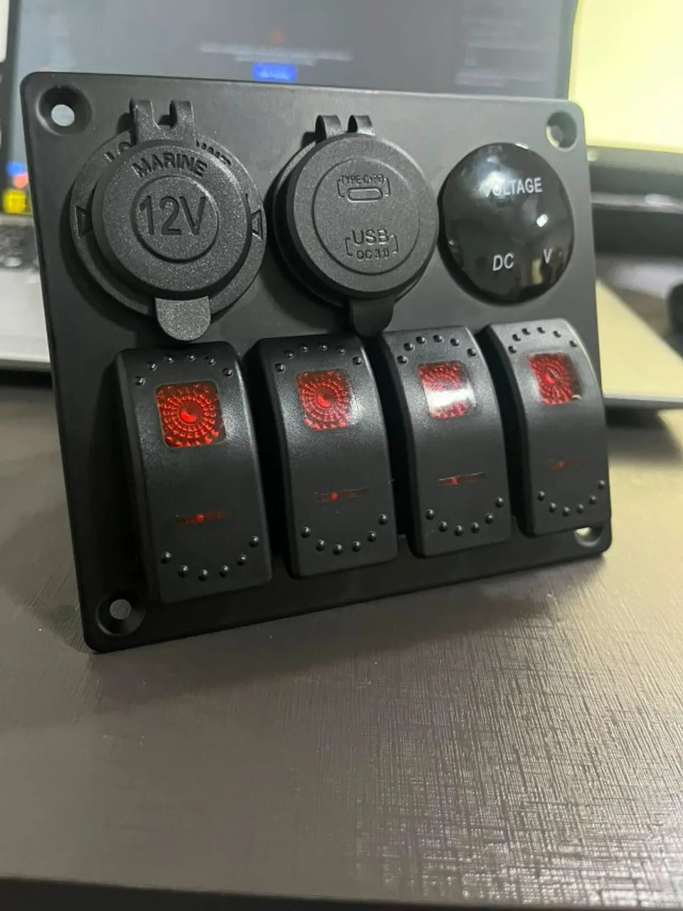 Painel de Comando com 4 Botões, Entrada USB e Alimentação 12V
