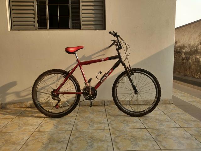 Bike Bremen aro 26 com 18 marchas