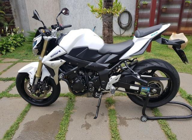 Suzuki GSR750 - Foto 5