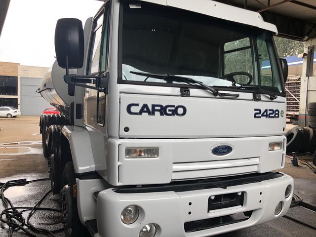 Caminhao Ford cargo 2428 8x2 2011 + tanque 20 mil litros - Foto 2