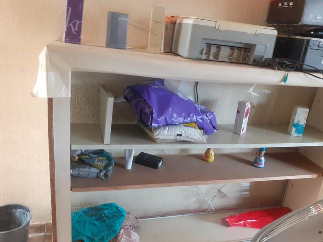 2 estantes. 100 e 150 reais. - Foto 5