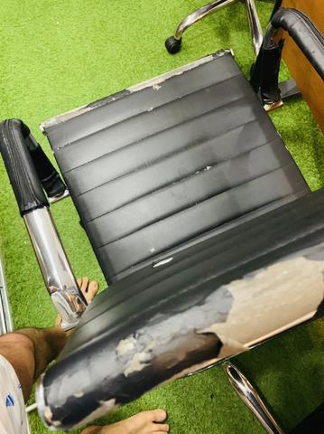Vendo cadeiras presidente cromadas com regulador (revestiu, ficou nova) - Foto 4