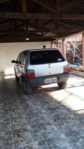 Vendo fiat uno way 12/13 Com ar. 5000 é a pessoa assume 42 parcelas de 600. urgente