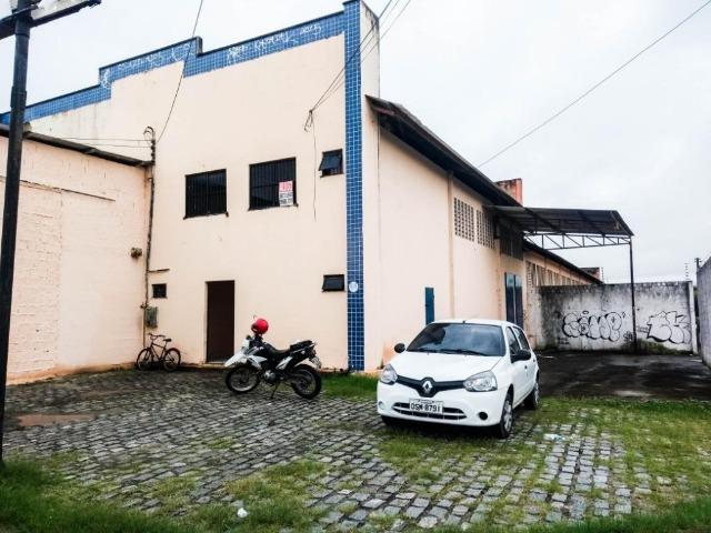 GA0040 Galpão Comercial no Ancuri, 700m² construído, escritório, vaga de garagem - Foto 4