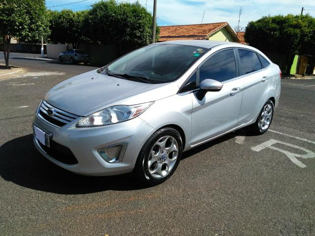 Vendo New Fiesta 1.6 SE Prata Sedan12 Top de linha (Oportunidade )