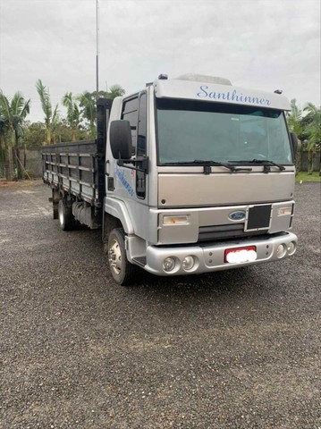CAMINHÃO FORD CARGO 712 BAÚ