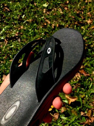 chinelo oakley preto com vermelho basico casual - Foto 4
