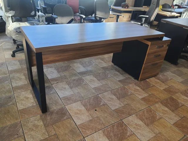 Mesa diretiva com gaveteiro- Modleo novo - Foto 2