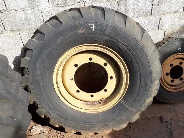 Roda com pneu 8 furos 1300x24, 12Lonas Goodyear ressolado