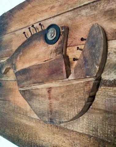 Onda de Sustentabilidade: Quadro Decorativo de Madeira Reciclada com Peixe Estilizado - Foto 3