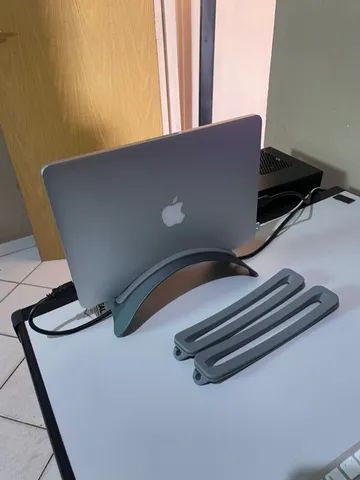 Suporte Vertical em alumínio para Macbooks/notebooks