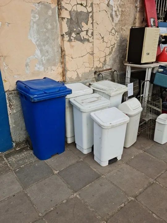 Latas de lixo em plástico e diversos tamanhos (consulte a de seu interesse)