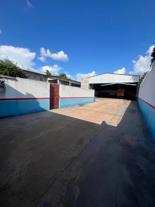 Aluga-se galpão comercial e residência no bairro Buritis