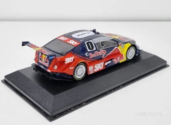 Coleção Stock Car - Chevrolet Sonic Cacá Bueno 2012 Red Bull Racing 1/43 - Foto 2