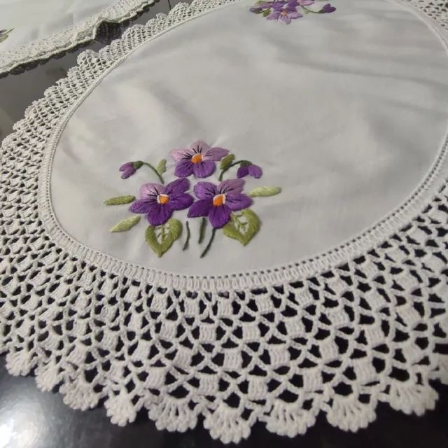 Trilho de mesa bordado 