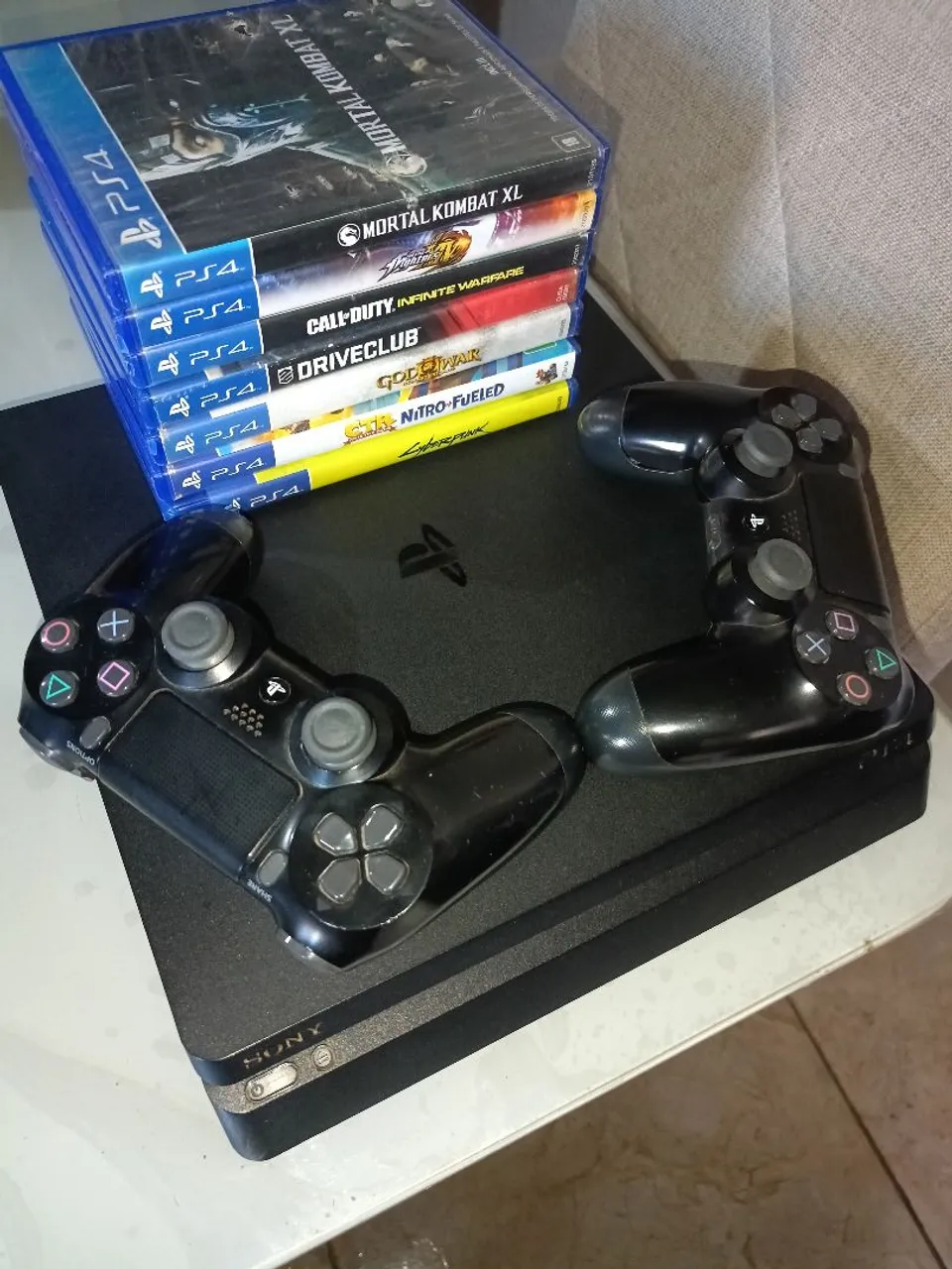 Playstation 4 + Jogos e 2 Controles