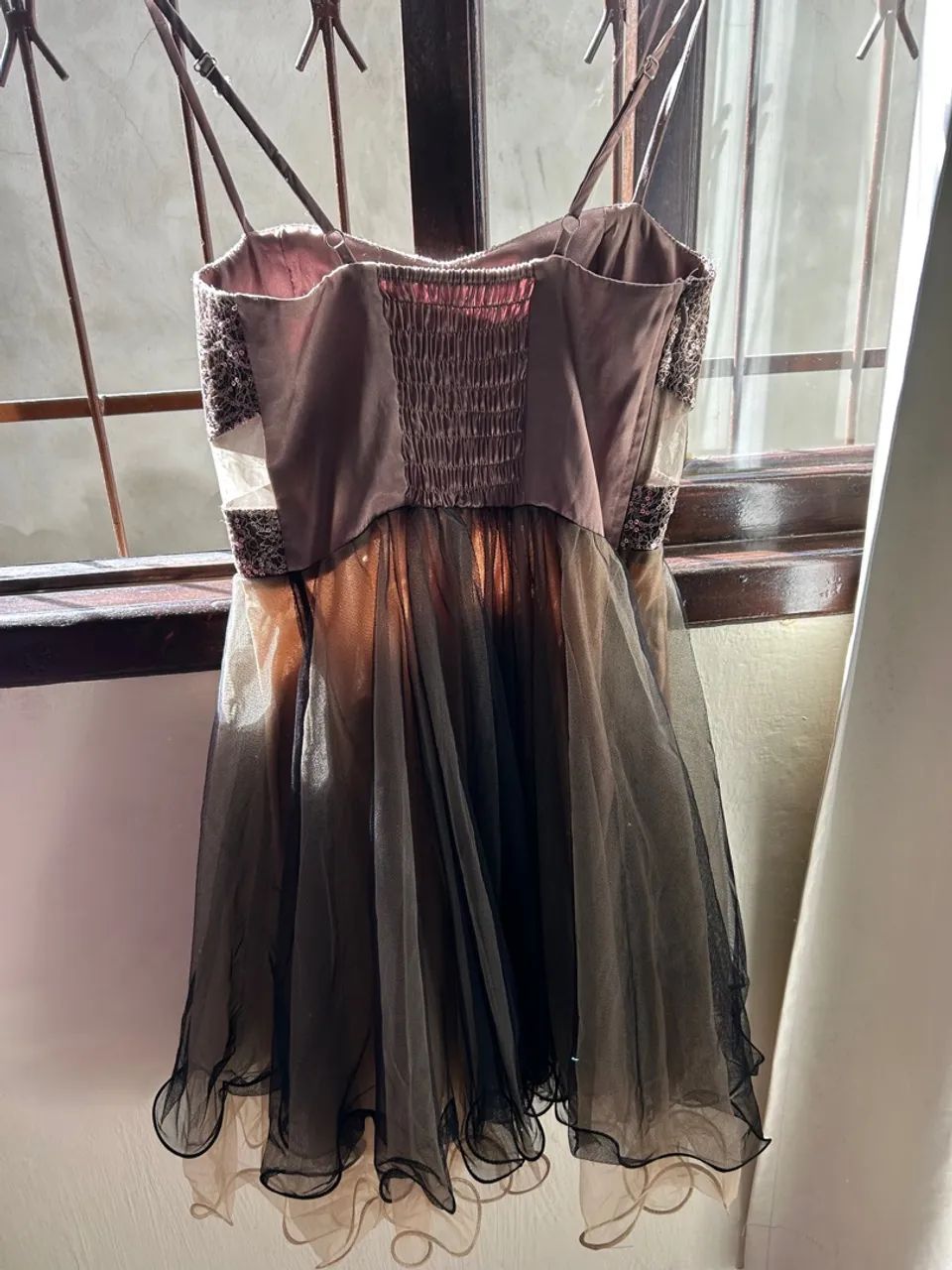 Vestido lindo! Cor da moda e brilho! - Foto 4