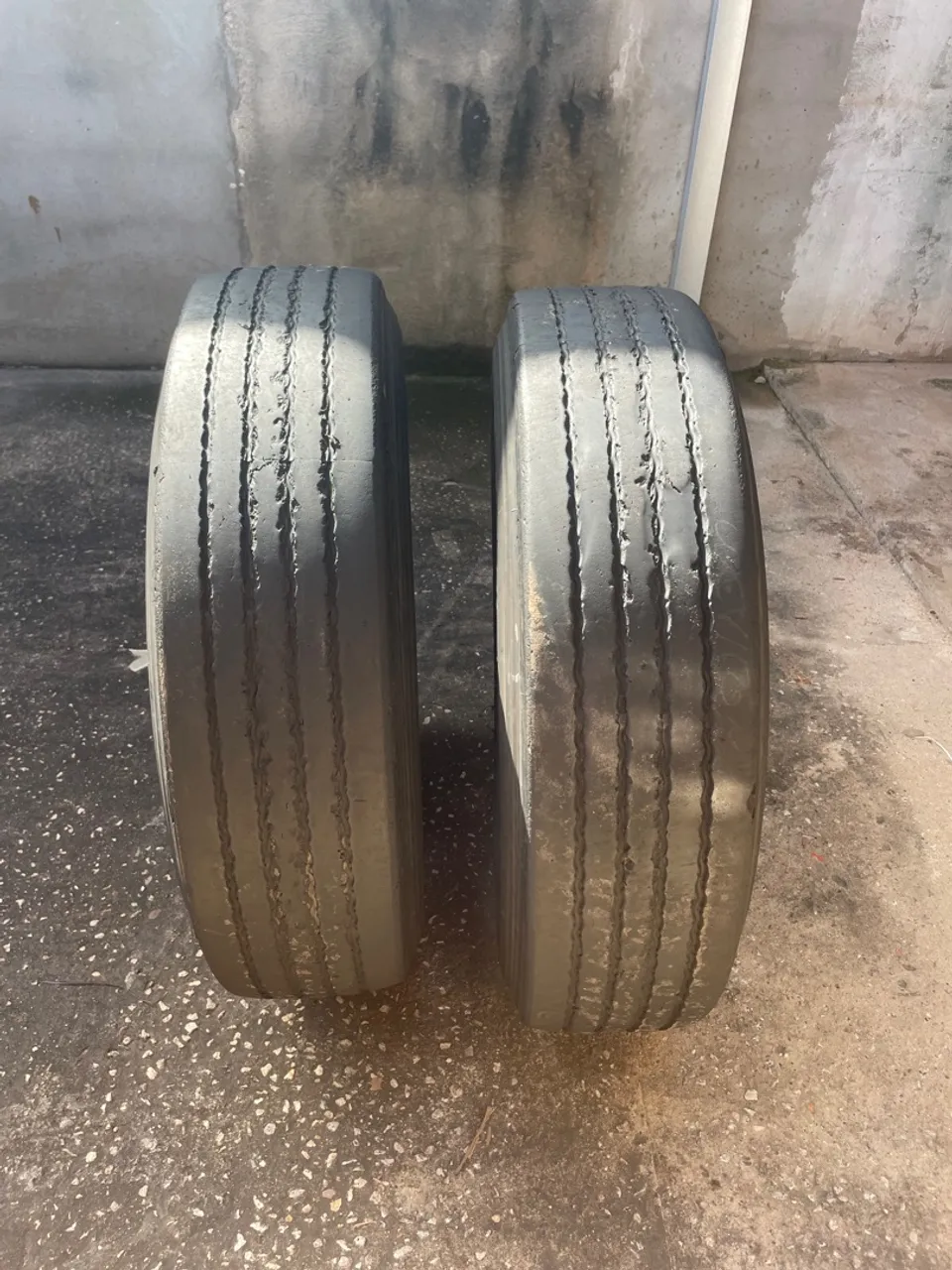 2 Pneus Caminhão 295/80-22.5 