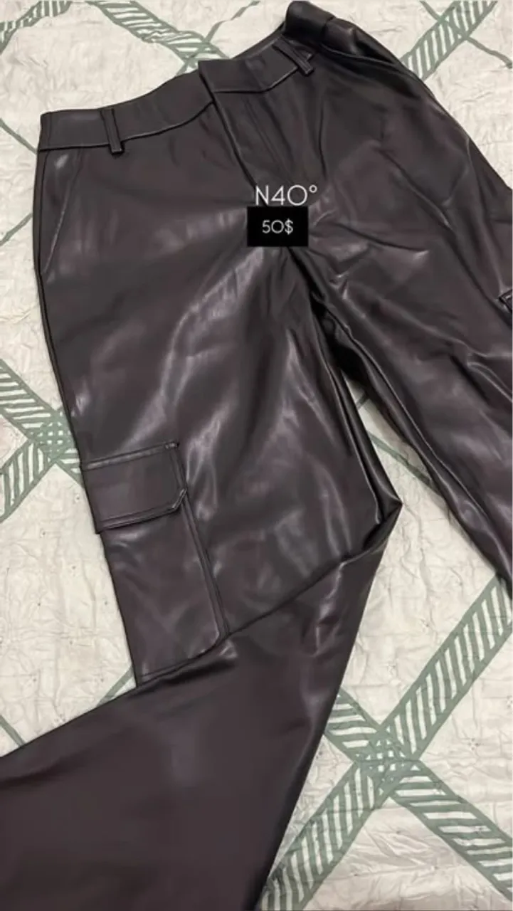 Calça Cargo de Couro Sintético - N40°