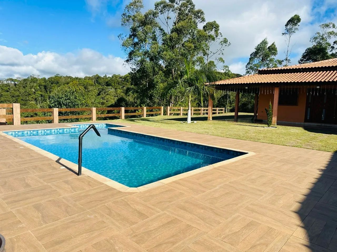 Aluga-se Chácara em Suzano 