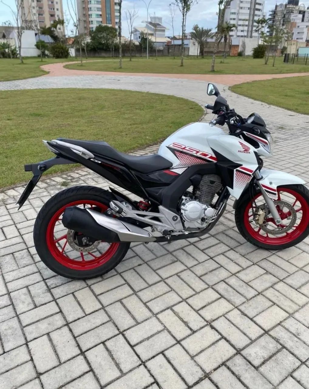  Twister CB 250F  - Foto 2