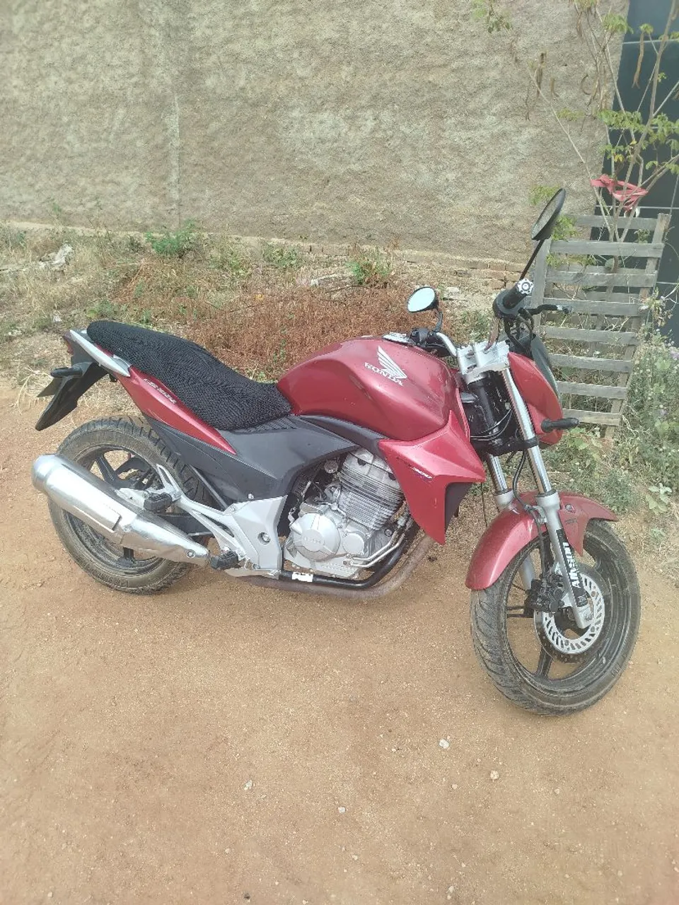 Cb 300r 2010 bem conservada em dias