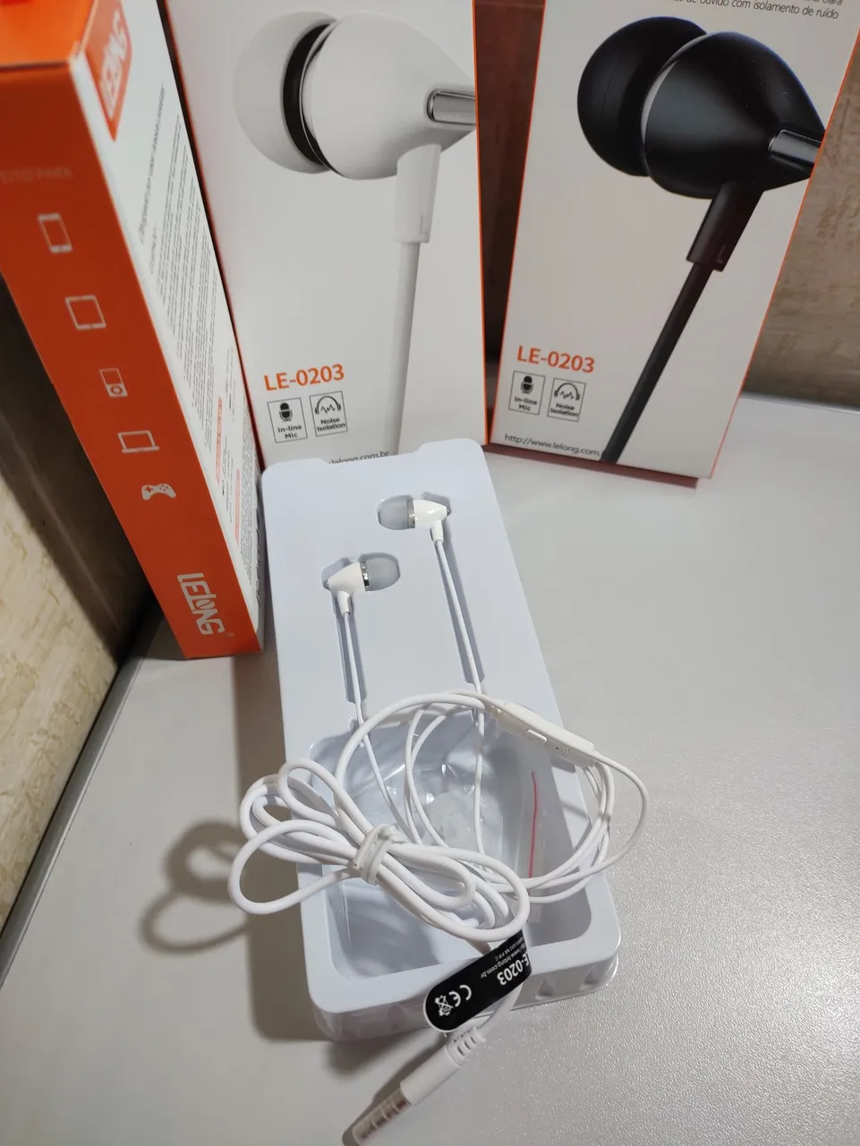 Fone de Ouvido LE-0203 com Microfone e Isolamento de Ruído