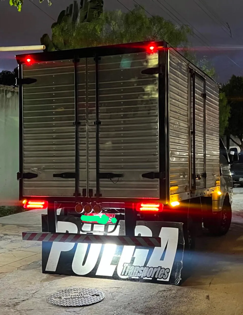 Caminhão Baú para Transportes - Pronta Entrega!