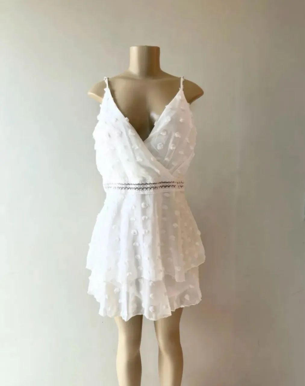 Vestido Branco com Detalhes Delicados