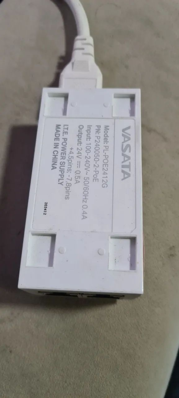 injetor PoE (Power over Ethernet) da marca VASATA, modelo PL-POE2412G. 