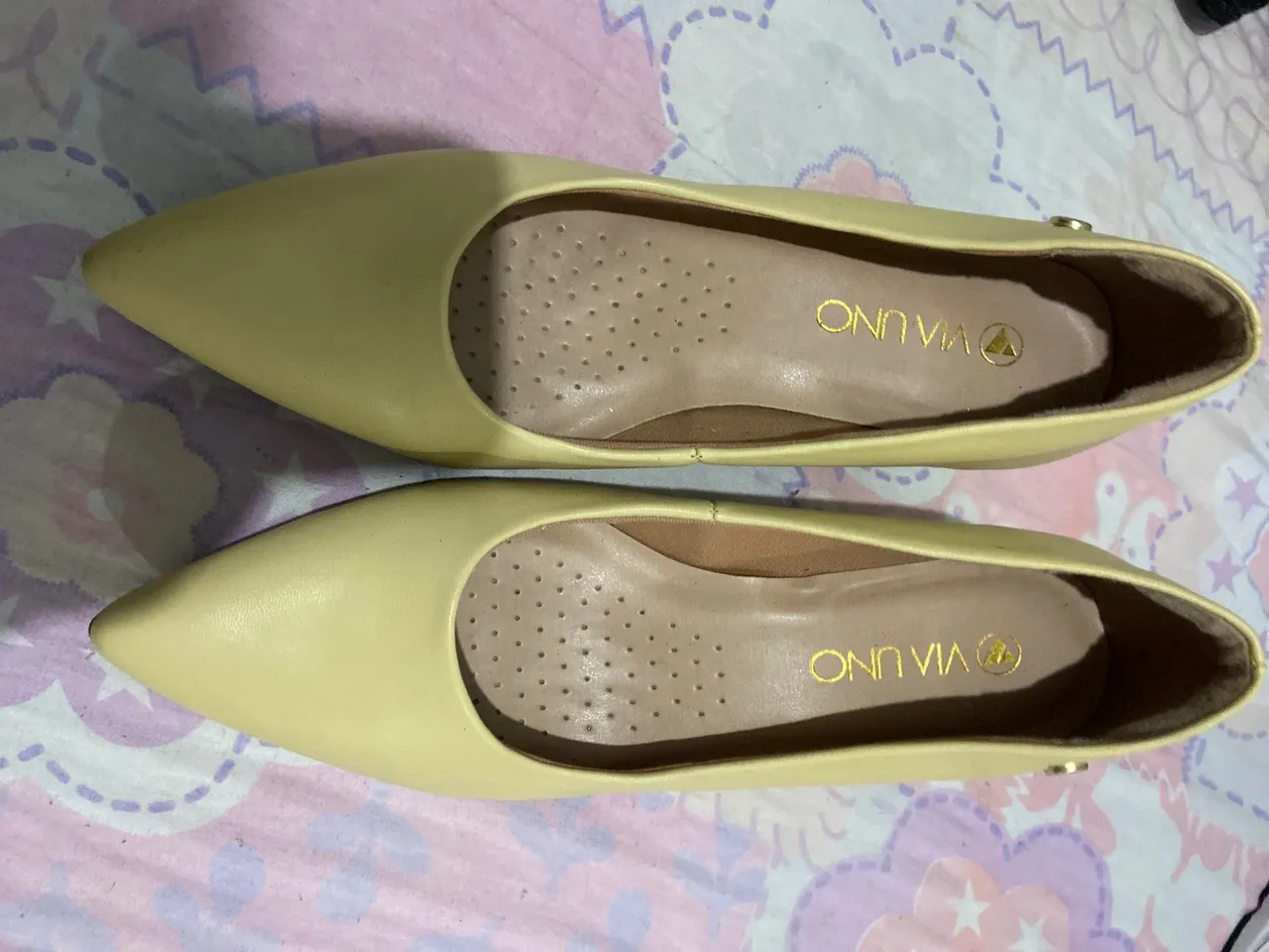 Scarpin novo - via uno amarelo