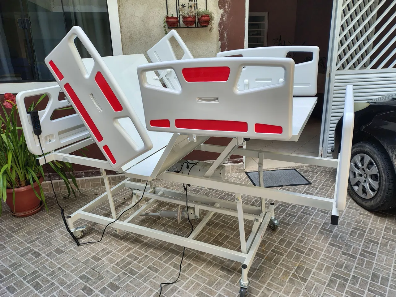 Cama hospitalar elétrica semiNova completa entrego