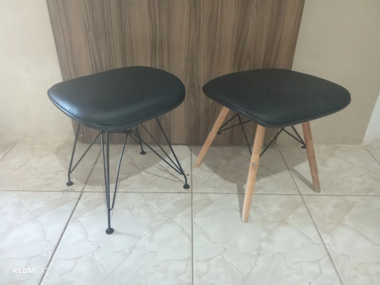 Banquetas Modernas com Assento Estofado e Design Diferenciado