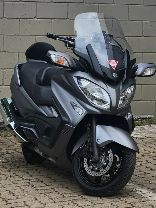 Burgman 650 Executive - 2018 - elegância, conforto e potência