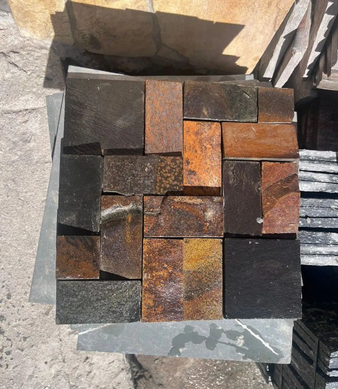 Revestimento de pedras naturais pedra ferro na plaquinha 30x30  - Foto 2