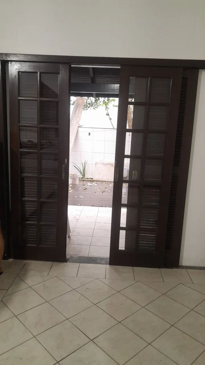 Vendo porta 1,65x2,10.  Tenho 4 unidades, todas com as forras - Foto 3